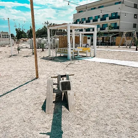 Victory Mamaia