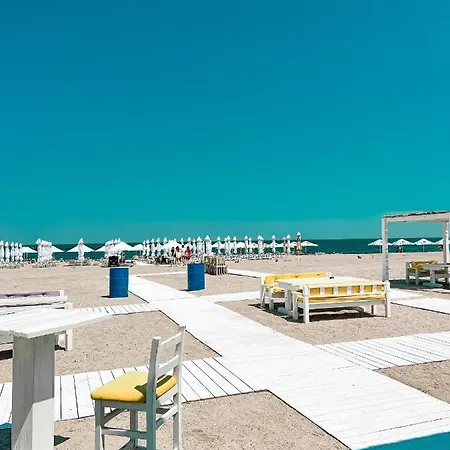 Victory Mamaia